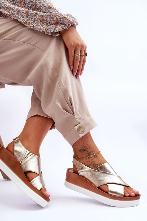 Skórzane Sandały Na Koturnie Złote Morgan