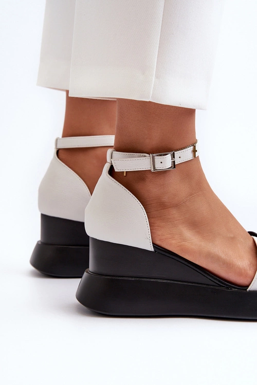 Sandały Damskie Na Platformie I Koturnie Z Kwiatami Białe Foviana