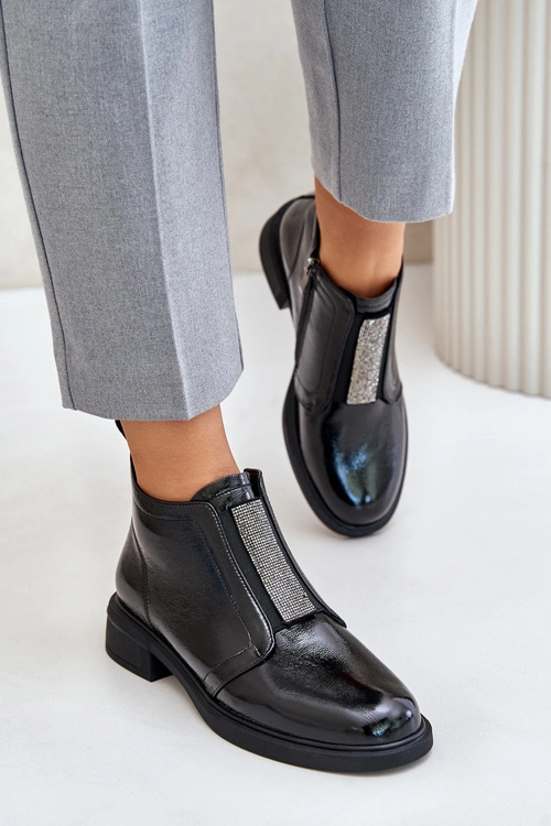 Skórzane Lakierowane Niskie Botki Ze Zdobieniem Na Zamek D&A MR880-142 Czarne