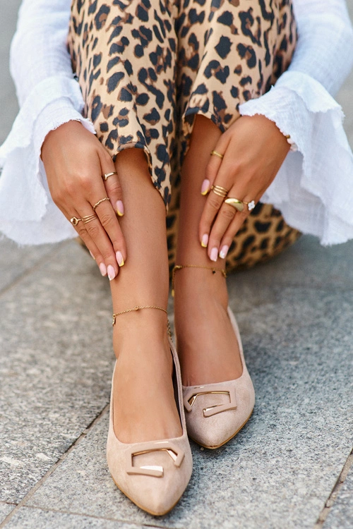 Czółenka Na Niskim Obcasie Z Ozdobą Eko Zamszowe S.Barski KV27-034 Beżowe