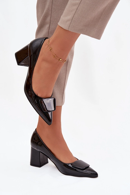 Lakierowane Czółenka Na Słupku Z Ozdobą Czarne Isoline