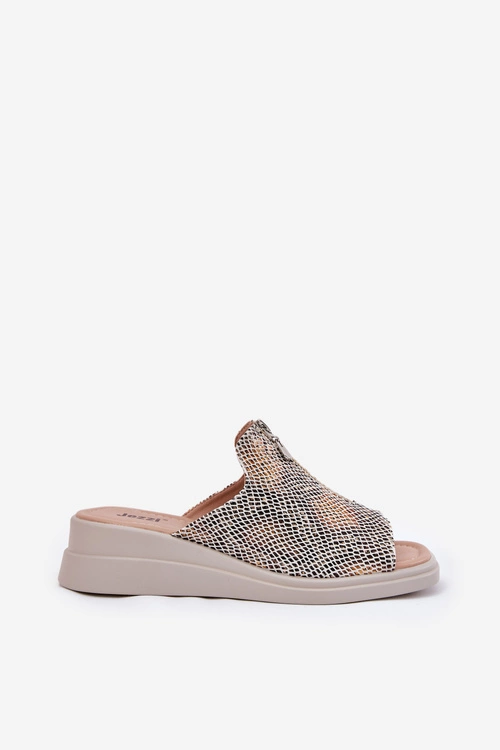 Klapki Damskie Na Koturnie Z Zamkiem Zwierzęcy Wzór Beżowe Irriva