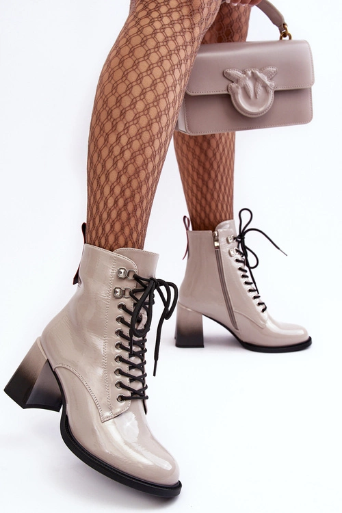 Lakierowane Botki Na Słupku Sznurowane D&A MR870-06 Jasnoszare