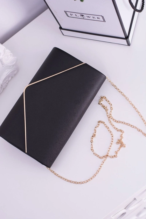 Elegancka Czarna Kopertówka Złote Okucia