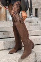 Brązowy