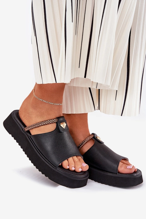 Skórzane Klapki Damskie Na Platformie Z Ozdobnym Paskiem D&A MK51-475 Czarne