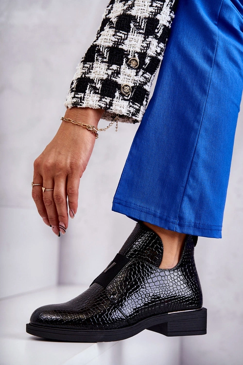 Lakierowane Botki Z Wycięciami Na Płaskim Obcasie Czarne Eunice