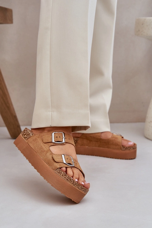 Klapki Damskie Na Masywnej Platformie Z Klamrami Camel Aramia