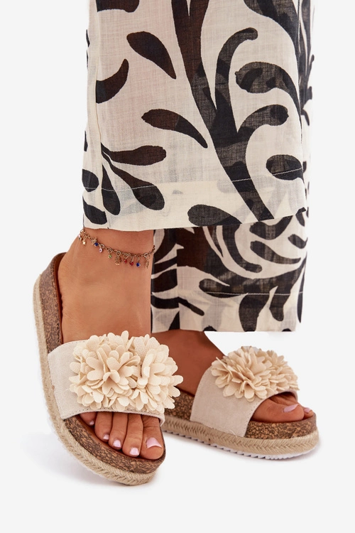 Klapki Damskie Na Platformie Z Ozdobnymi Kwiatkami Beżowe Tessara