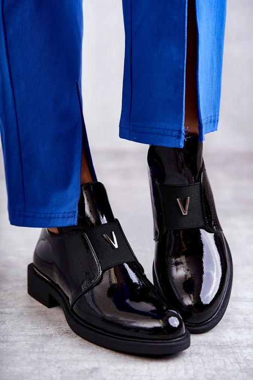 Lakierowane Botki Z Wycięciami Na Płaskim Obcasie Czarne Eunice