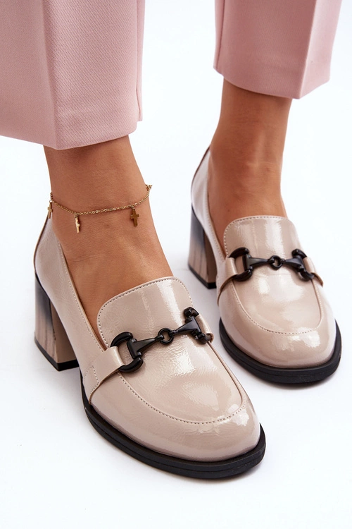 Lakierowane Półbuty Na Obcasie Beżowe Nireva