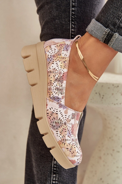 Półbuty Damskie Z Ażurowym Wzorem Na Koturnie Multikolor Lisvia