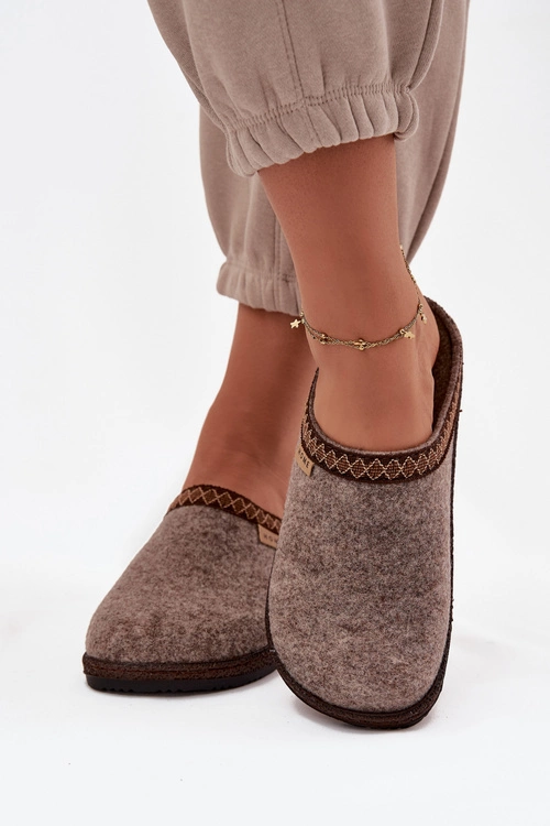 Kapcie Damskie Z Haftem Inblu NL000009 Ciemnobeżowe