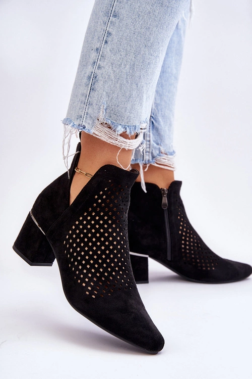 Zamszowe Botki Ażurowe Z Wycięciem Na Obcasie Czarne Blakely