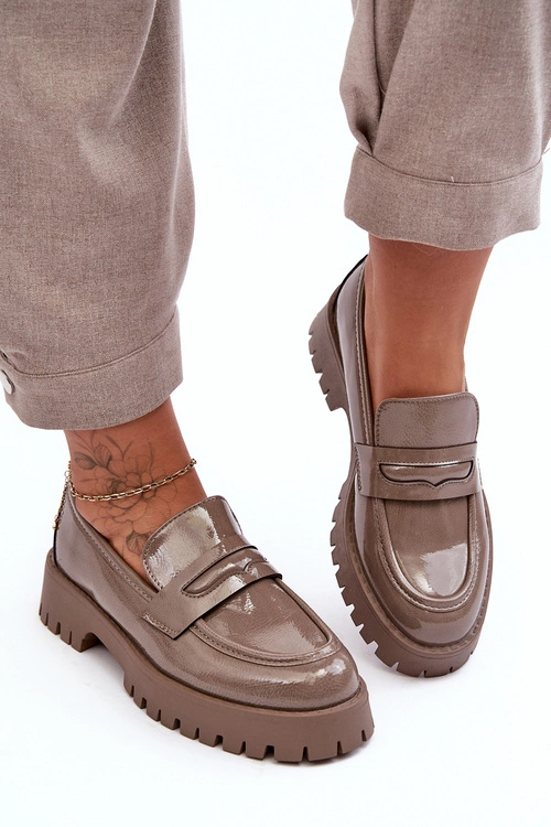 Lakierowane Półbuty Loafersy Na Płaskim Obcasie Beżowe Jannah