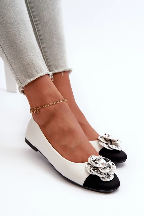 Baleriny Damskie Eko Skórzane Z Ozdobnym Detalem Białe Divinella