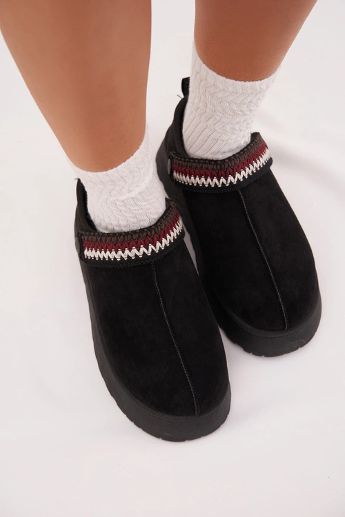 Śniegowce Damskie Niskie Z Ruchomym Paskiem I Haftem Na Platformie Czarne Lyrisse