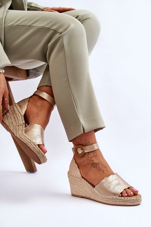 Skórzane Sandały Na Koturnie Comfort Shoe Złote Verola