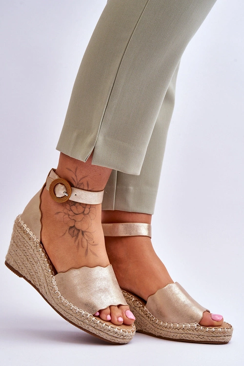 Skórzane Sandały Na Koturnie Comfort Shoe Złote Verola