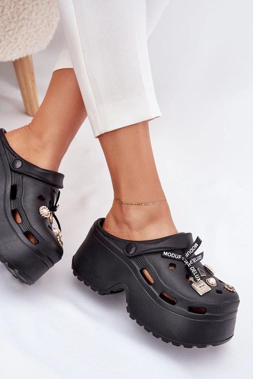 Klapki Damskie Na Masywnej Platformie Z Przypinkami Czarne Vivira