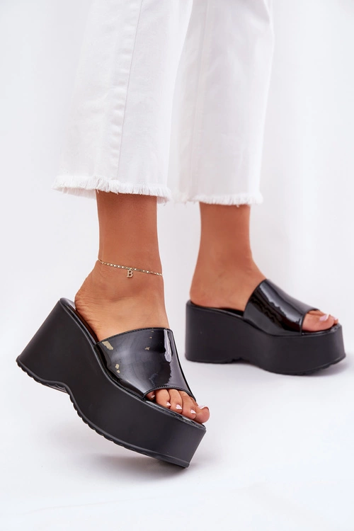 Lakierowane Klapki Damskie Na Platformie I Koturnie Czarne Nellevia