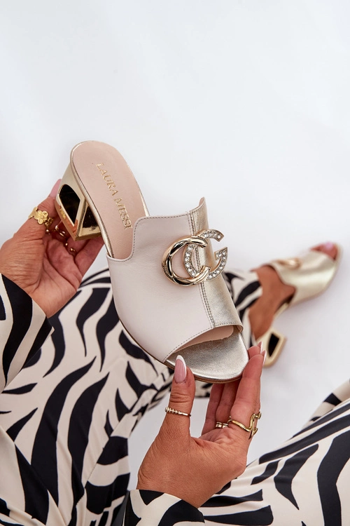 Eleganckie Skórzane Klapki Na Obcasie Laura Messi 2875 Beżowo-Złote