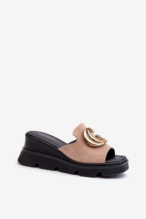 Klapki Damskie Z Eko Zamszu Na Koturnie I Platformie Ze Złotą Ozdobą Vinceza 58295 Beżowe