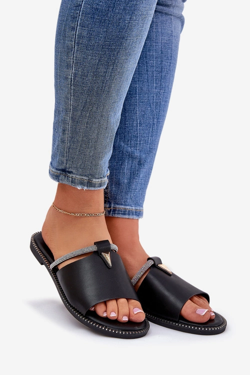 Eko Skórzane Klapki Na Płaskim Obcasie Z Ozdobnym Paseczkiem Czarne Hirtewi