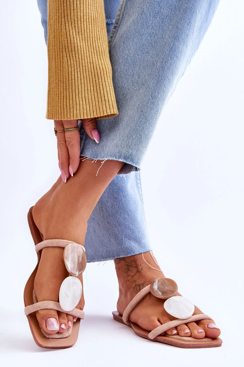 Zamszowe Klapki Z Ozdobami Nude Victoria