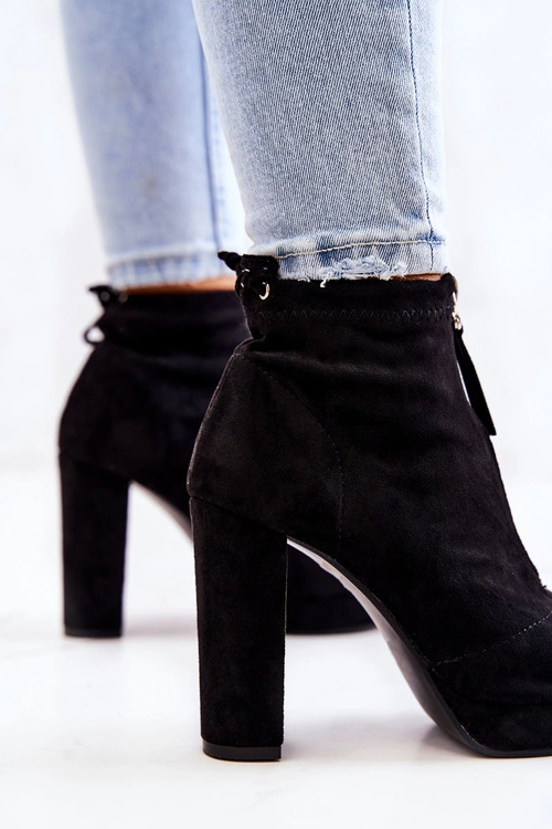 Zamszowe Botki Na Suwak Czarne Donnita