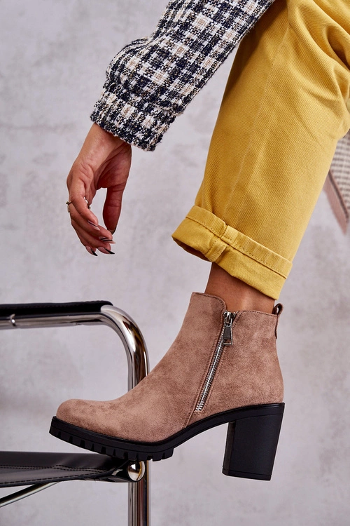 Zamszowe Botki Na Obcasie Z Suwakiem Beżowe Sevione