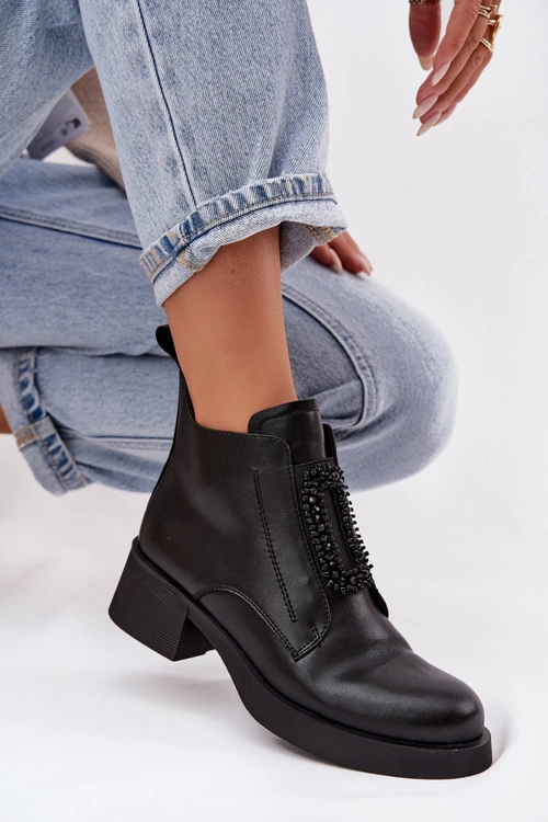 Skórzane Botki Damskie Na Klocku Z Ozdobą D&A JC52-869 Czarne