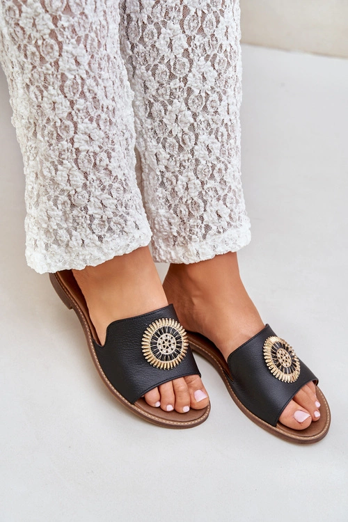 Skórzane Klapki Z Ozdobą Na Płaskim Obcasie Zazoo 3047/O Czarne