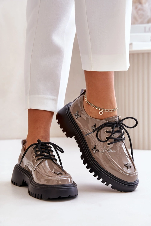 Lakierowane Półbuty Damskie Z Ozdobami Skóra Naturalna Artiker 55C1010 Ciemnobeżowe