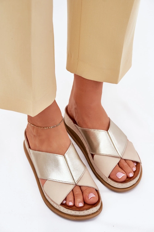 Skórzane Klapki Damskie Na Platformie Maciejka L4986-37 Beżowo-Złote