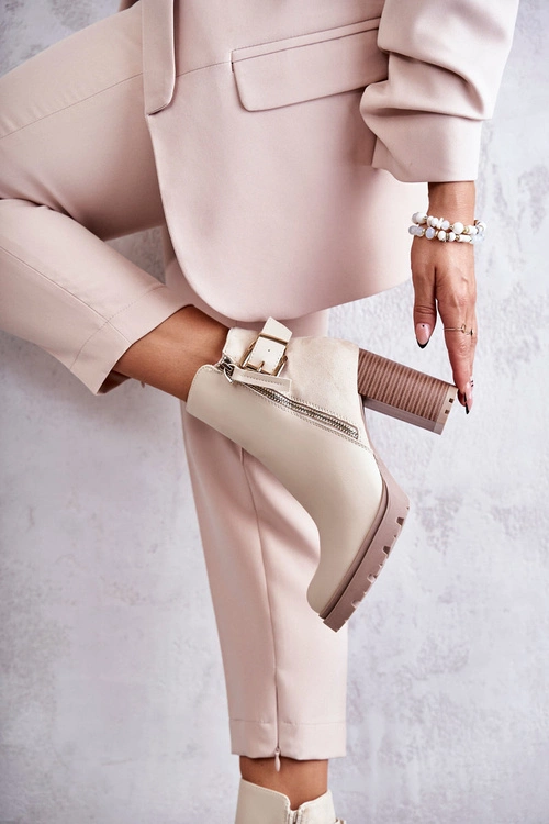 Skórzane Botki Na Obcasie Z Ozdobnym Zamkiem Beżowe Rosita