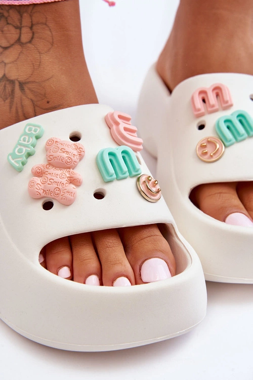 Miękkie Damskie Piankowe Klapki Z Ozdobami Białe Lorie