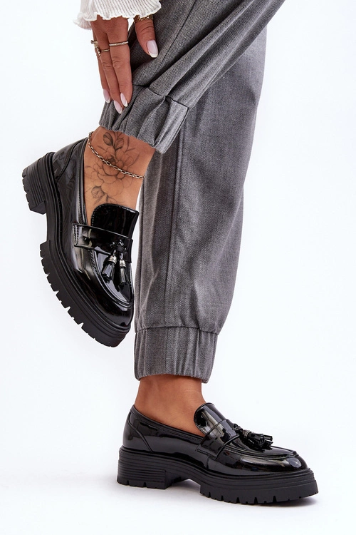 Lakierowane Półbuty Loafersy Z Frędzlami Czarne Velenase