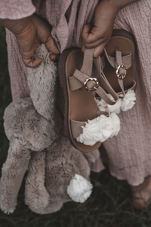 Modne Dziecięce Sandały Z Kwiatami Beżowo-Złote Poly