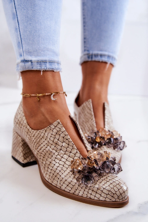 Skórzane Półbuty Wzór Krokodyl Z Ozdobą Beżowe Delaver