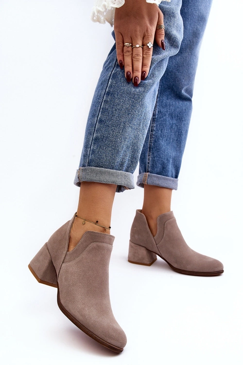 Zamszowe Botki Z Wycięciami Na Obcasie Jasnobeżowe Dalros