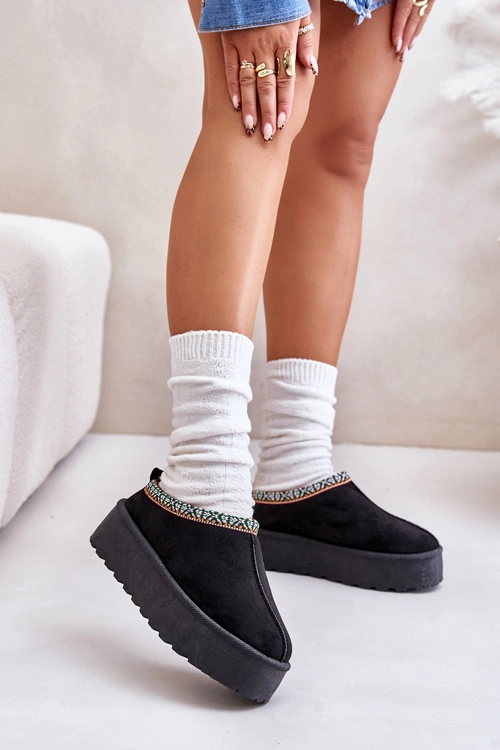 Kapcie Damskie Na Platformie Z Haftem Czarne Neroma