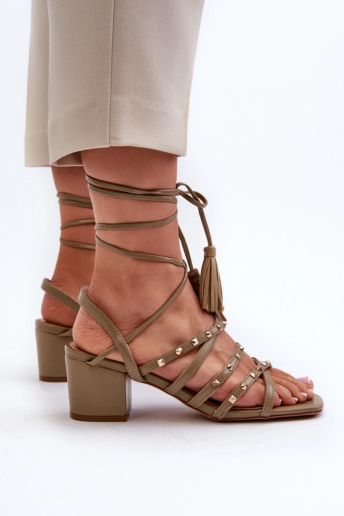 Wiązane Sandały Na Niskim Obcasie Ozdobione Ćwiekami Zielone Chrisele