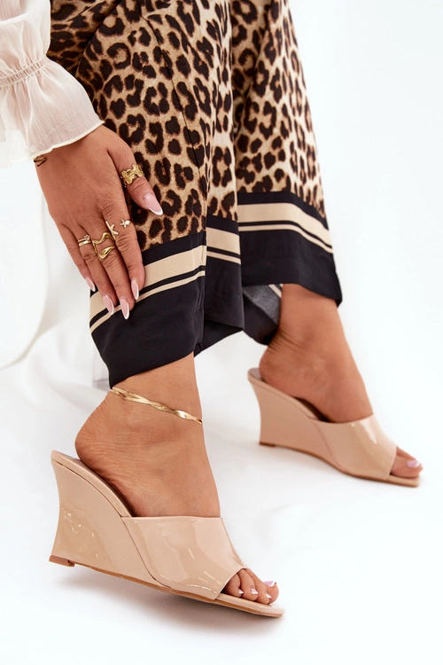 Lakierowane Klapki Damskie Na Koturnie Nude Nelithin