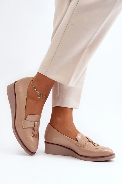 Damskie Lakierowane Półbuty Na Koturnie Z Ozdobą Beżowe Miliret