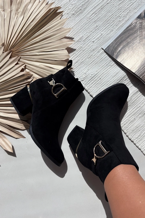 Ocieplane Botki Damskie Na Słupku Ze Złotymi Elementami Czarne Ambrine