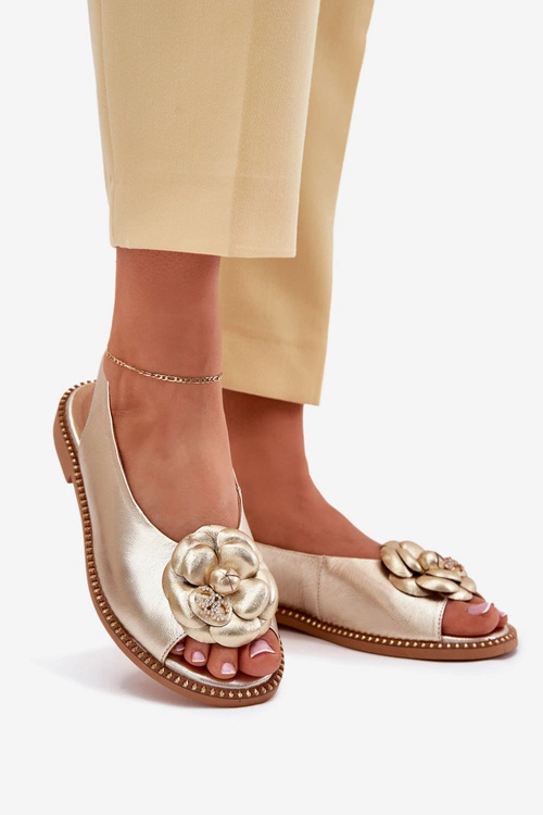 Skórzane Płaskie Sandały Z Ozdobą CheBello 4642 Złote