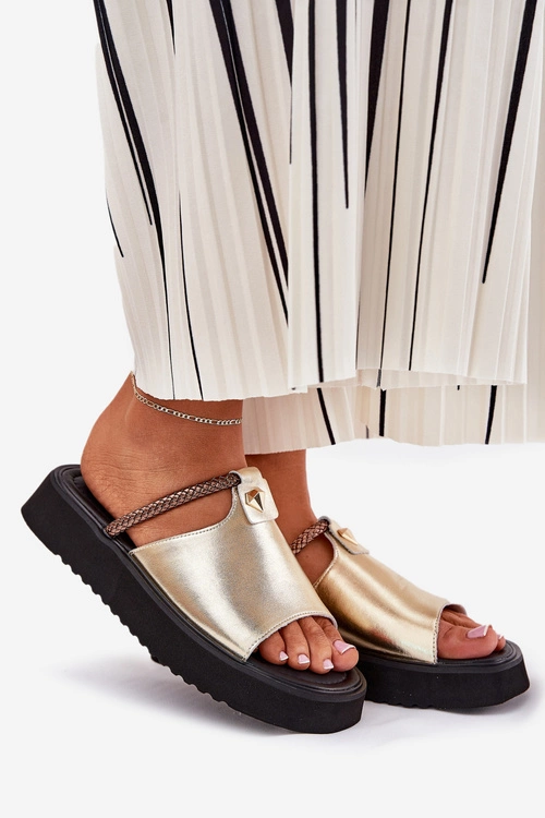 Skórzane Klapki Damskie Na Platformie Z Ozdobnym Paskiem D&A MK51-475 Złote