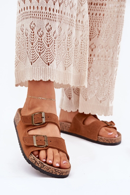 Zamszowe Klapki Na Korkowej Podeszwie Z Klamrami Camel Tavira