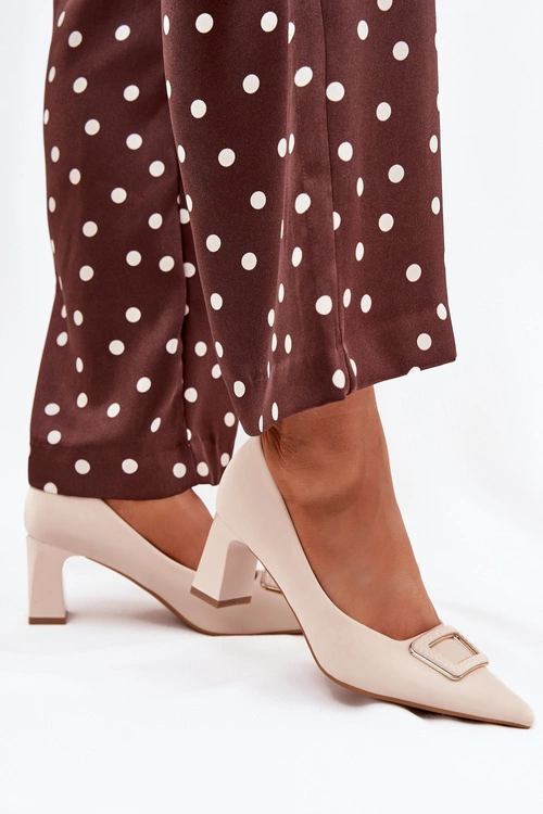 Czółenka Na Słupku Z Ozdobną Klamrą Beżowe Seriva